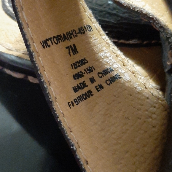 Shoes - Picture 3 of 6